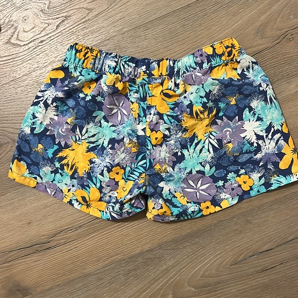 Patagonia Floral Tropical Print Women’s XS Shorts in Excellent Condition! - Picture 2 of 10